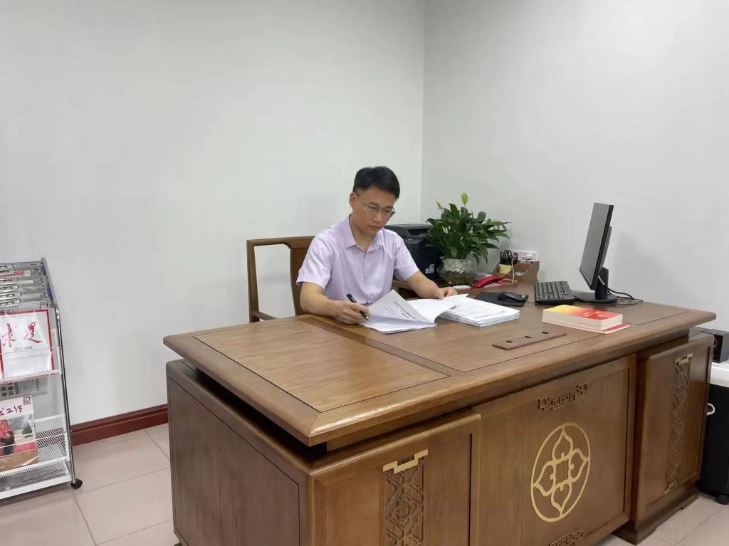 乐竞在线注册（中国）乐竞在线注册（中国）网站首页校友许云获评第六届  广东省“人民满意的公务员”称号